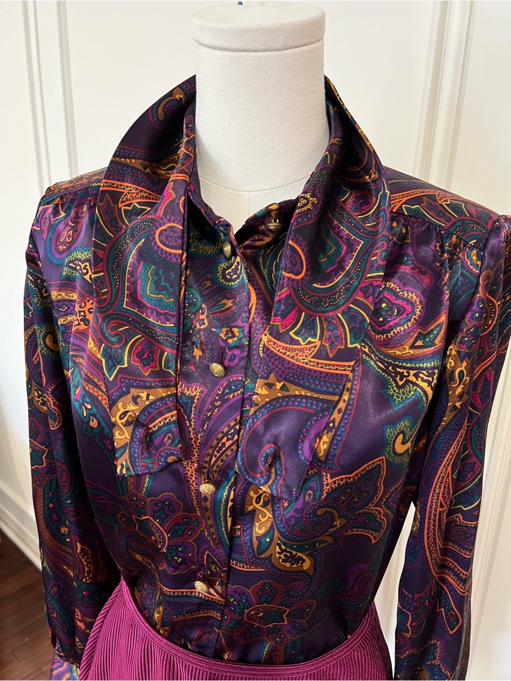 Vintage‎ 80s Set Purple Paisley Satin Blouse + Magenta Mini Skirt Dark Academia - Picture 3 of 7